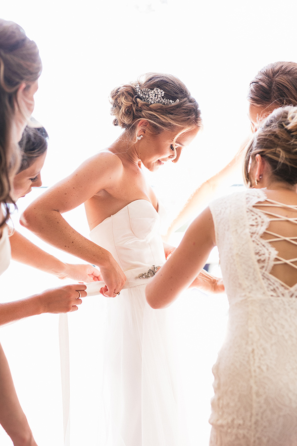 charming Australia wedding with gorgeous wedding party style, photo by Hannah Blackmore Photography | via junebugweddings.com