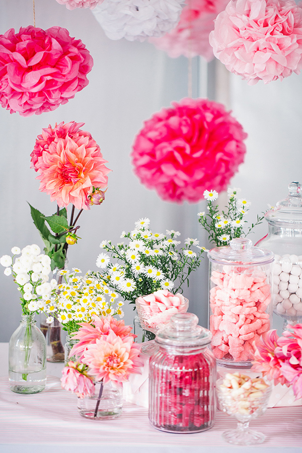 charming Australia wedding with gorgeous wedding party style, photo by Hannah Blackmore Photography | via junebugweddings.com