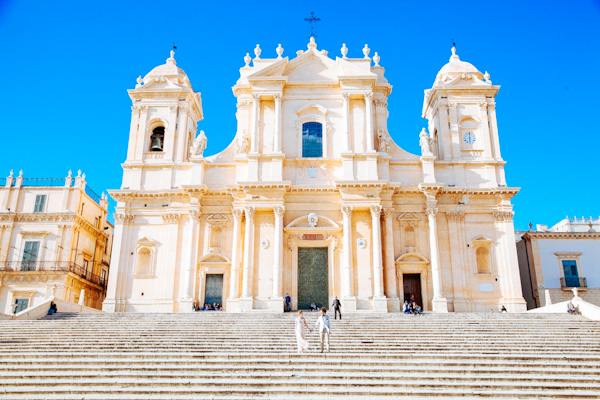 elopement inspiration photo shoot in Sicily, Italy with photography by Stefano Santucci | via junebugweddings.com