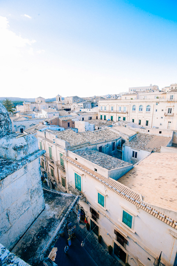 elopement inspiration photo shoot in Sicily, Italy with photography by Stefano Santucci | via junebugweddings.com