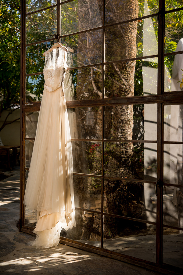 intimate romantic wedding and surprise dance party reception, photo by davina + daniel | via junebugweddings.com