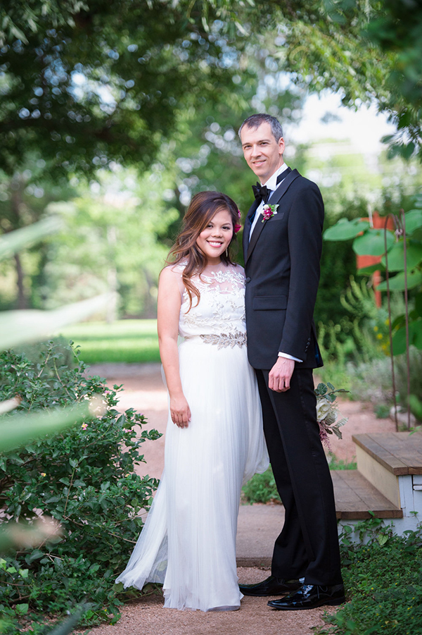 romantic and lush pink wedding, photo by Matthew Moore Photography | via junebugweddings.com