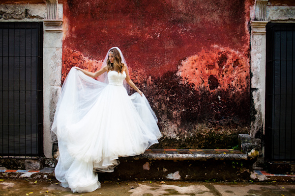 destination wedding at the Hacienda Uayamon in Campeche, Mexico, photo by Aaron Morris of Chrisman Studios | via junebugweddings.com