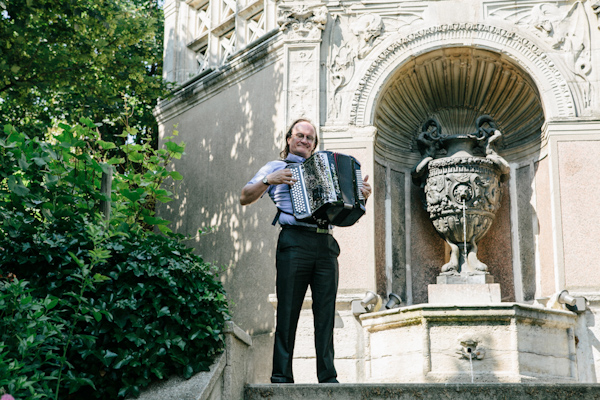 intimate destination wedding in Paris, photo by Ophelia and Romeo Photographers | via junebugweddings.com