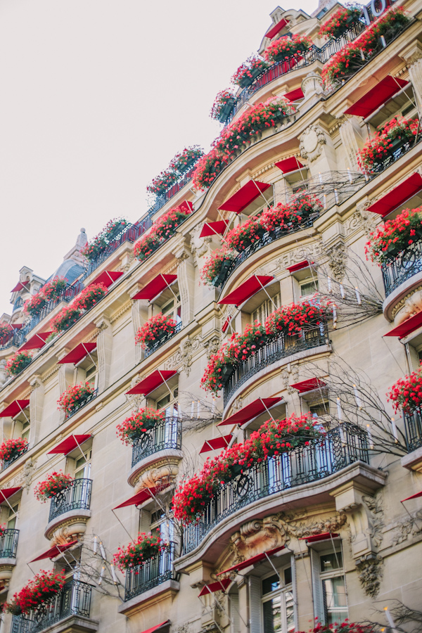 intimate destination wedding in Paris, photo by Ophelia and Romeo Photographers | via junebugweddings.com