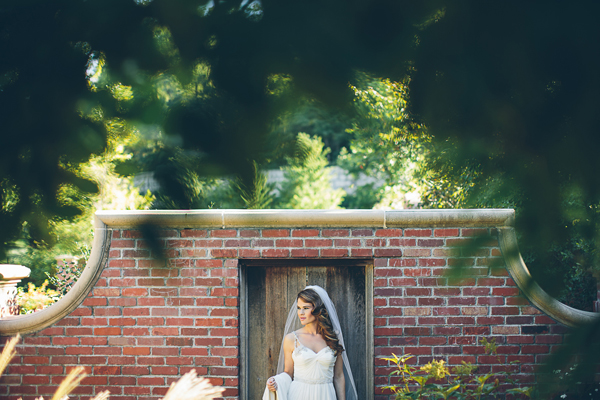 romantic old hollywood inspired bridal style, photo by Geoff Johnson | via junebugweddings.com