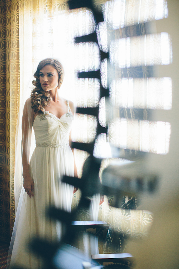 romantic old hollywood inspired bridal style, photo by Geoff Johnson | via junebugweddings.com