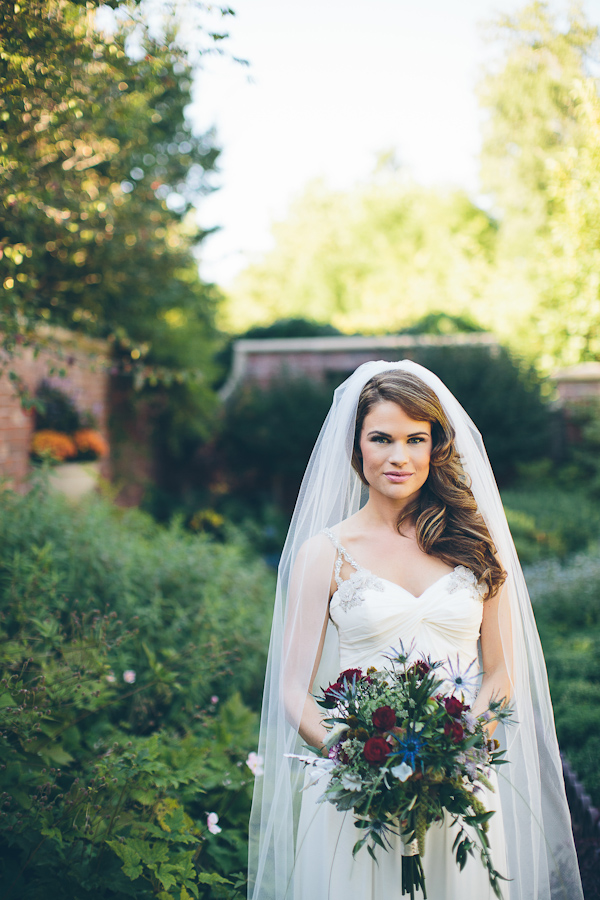 romantic old hollywood inspired bridal style, photo by Geoff Johnson | via junebugweddings.com