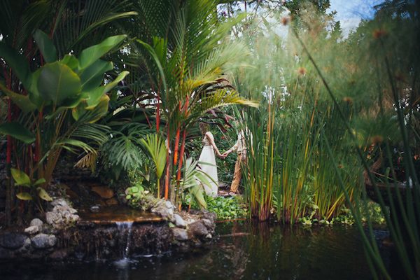 tropical elopement in Costa Rica, photo by Costa Vida Photography | via junebugweddings.com