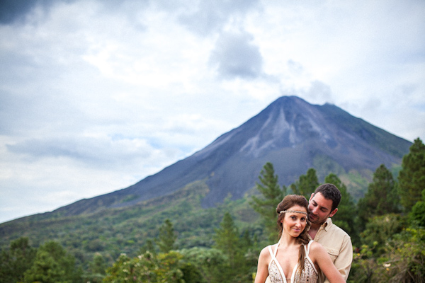 tropical elopement in Costa Rica, photo by Costa Vida Photography | via junebugweddings.com