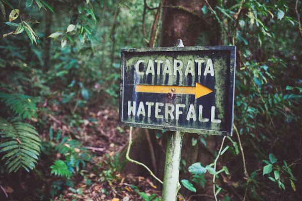 tropical elopement in Costa Rica, photo by Costa Vida Photography | via junebugweddings.com