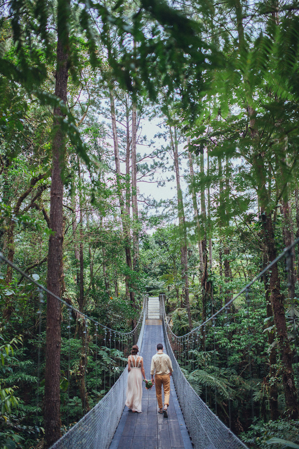 tropical elopement in Costa Rica, photo by Costa Vida Photography | via junebugweddings.com