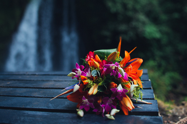 tropical elopement in Costa Rica, photo by Costa Vida Photography | via junebugweddings.com