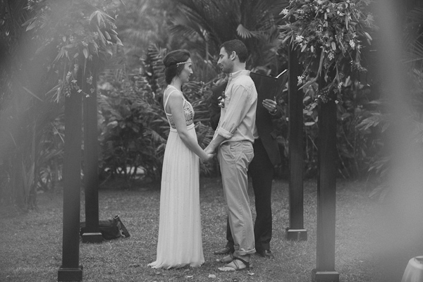 tropical elopement in Costa Rica, photo by Costa Vida Photography | via junebugweddings.com