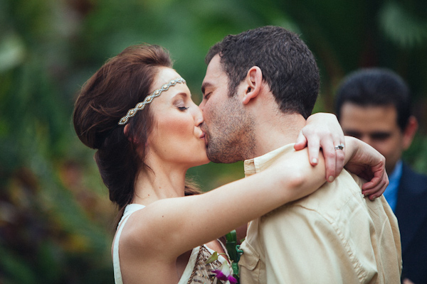 tropical elopement in Costa Rica, photo by Costa Vida Photography | via junebugweddings.com