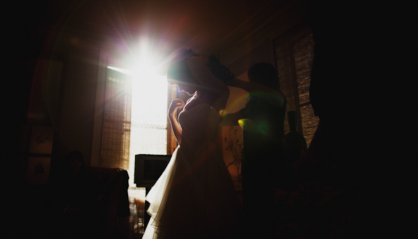 bride getting ready, photo by Erik Clausen |via junebugweddings.com