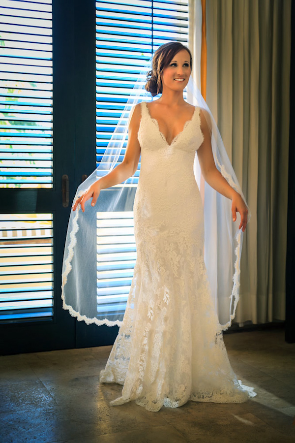 bridal gown and veil, photo by Zasil Studio | via junebugweddings.com