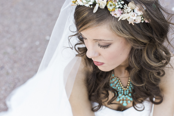 rustic bridal makeup, photo by Rachel Solomon | via junebugweddings.com