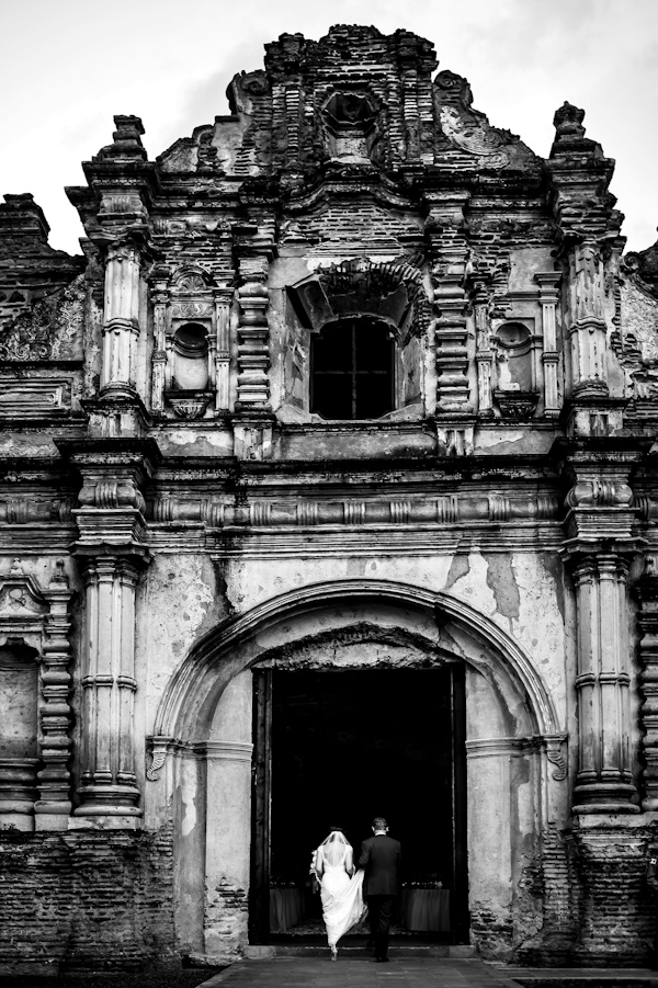 destination wedding in La Antigua, Guatemala with photos by davina + daniel | via junebugweddings.com (73)