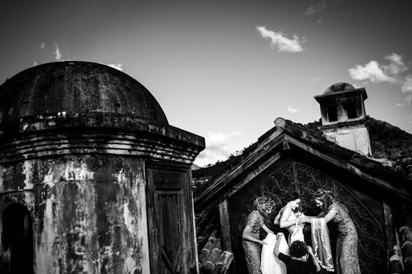 destination wedding in La Antigua, Guatemala with photos by davina + daniel | via junebugweddings.com (88)