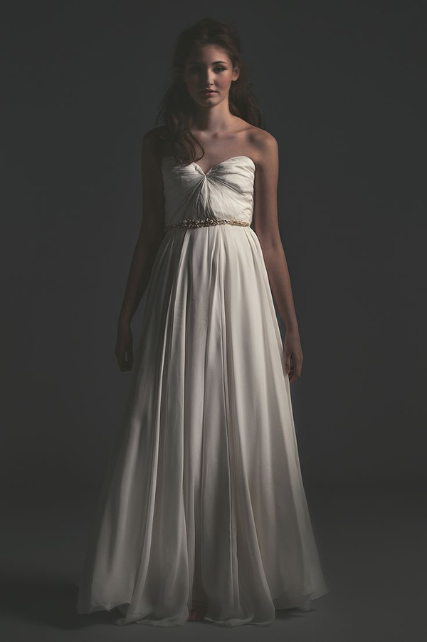 how to dress for your figure - bridal designer Sarah Seven shares her top tips | via junebugweddings.com