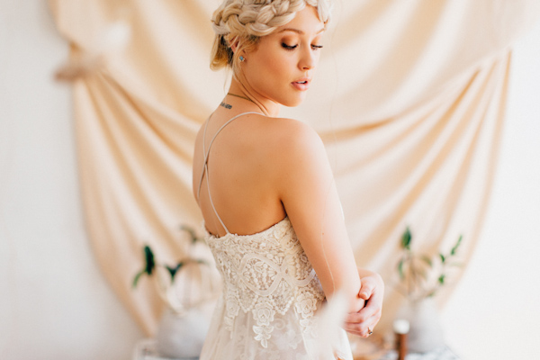 modern and eclectic wedding inspiration photo shoot from Loren and Chris Photography | via junebugweddings.com (16)