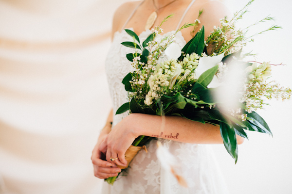 modern and eclectic wedding inspiration photo shoot from Loren and Chris Photography | via junebugweddings.com (13)