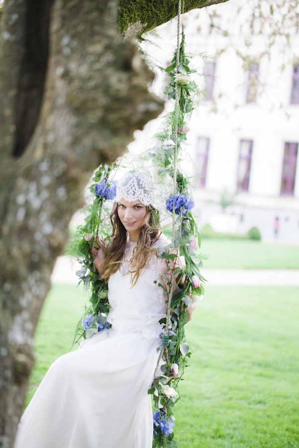 Parisian elopement inspiration photo shoot at the Château de Challain, photo by Cat Hepple Photography | via junebugweddings.com