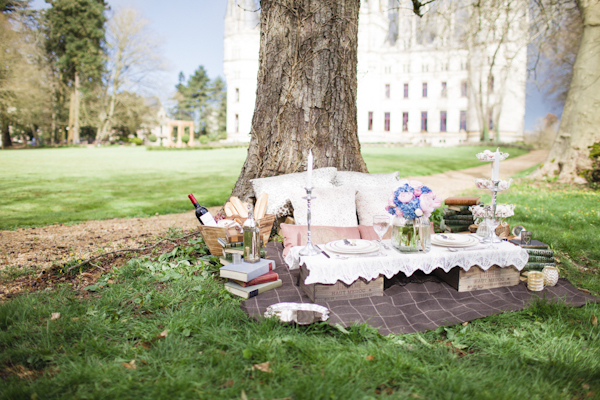 Parisian elopement inspiration photo shoot at the Château de Challain, photo by Cat Hepple Photography | via junebugweddings.com