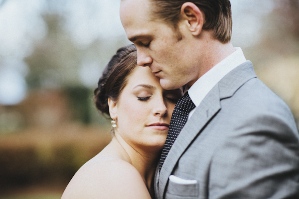 rustic wedding at The Old Edwards Inn, photo by Jonathan Connolly Photography | via junebugweddings.com (22)