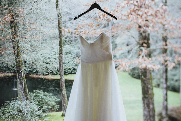 rustic wedding at The Old Edwards Inn, photo by Jonathan Connolly Photography | via junebugweddings.com (37)