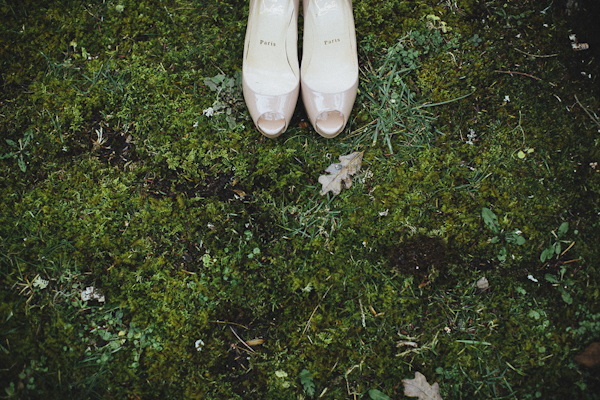 rustic wedding at The Old Edwards Inn, photo by Jonathan Connolly Photography | via junebugweddings.com (36)