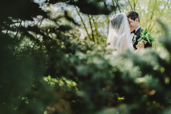 secret garden wedding in Baltimore, photo by L Hewitt Photography | via junebugweddings.com