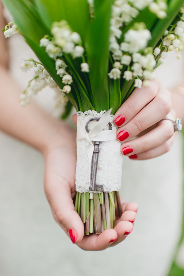 secret garden wedding in Baltimore, photo by L Hewitt Photography | via junebugweddings.com