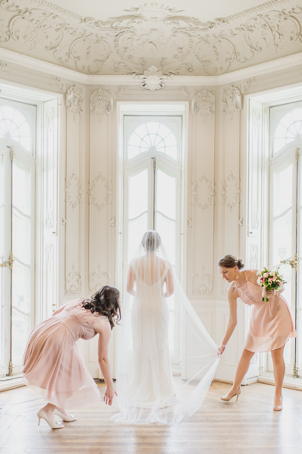 secret garden wedding in Baltimore, photo by L Hewitt Photography | via junebugweddings.com