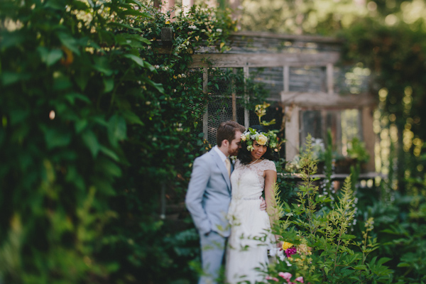 whimsical garden wedding in Boony Doon, California, photo by Sun + Life Photography | via junebugweddings.com (11)