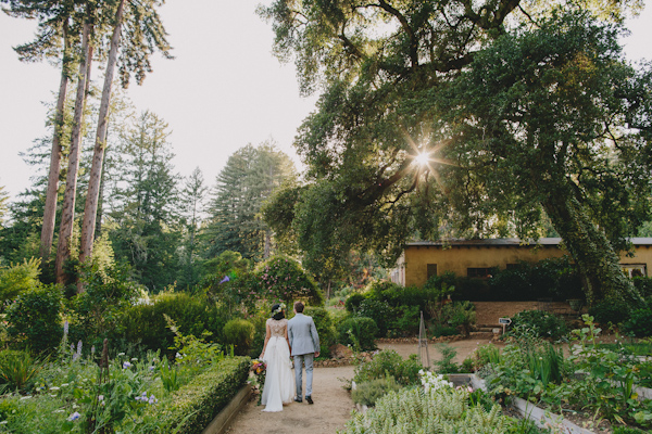 whimsical garden wedding in Boony Doon, California, photo by Sun + Life Photography | via junebugweddings.com (5)