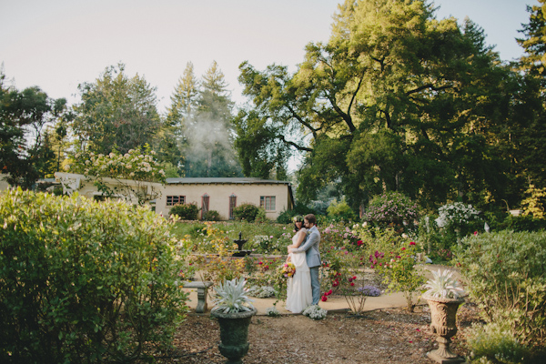 whimsical garden wedding in Boony Doon, California, photo by Sun + Life Photography | via junebugweddings.com (2)