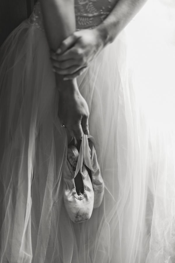 ballet inspired wedding editorial shoot by Paula O'Hara Photography | via junebugweddings.com (16)