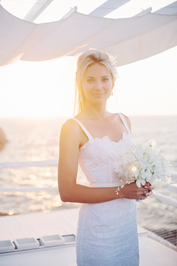 simple and elegant beach wedding bridal style