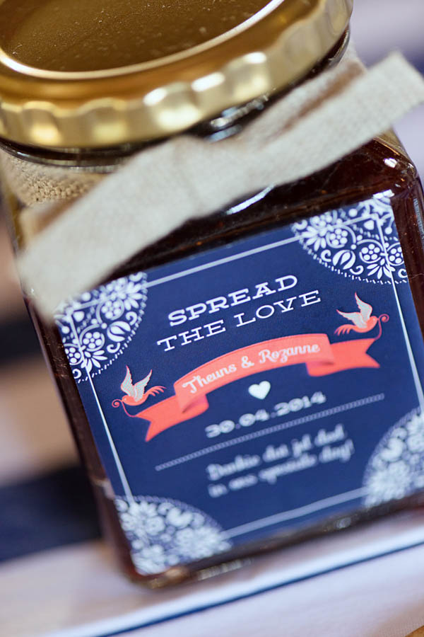 creative wedding favors, spread the love jam