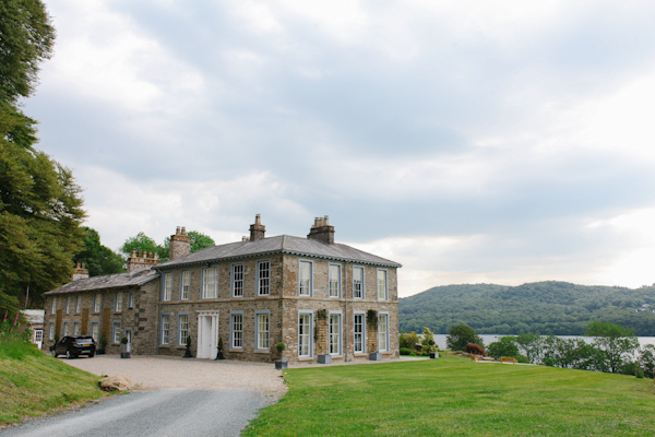 garden wedding venue Silverholme Manor, photo by Sansom Photography | via junebugweddings.com