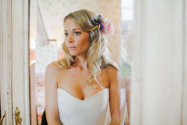 bridal portrait, photo by Sansom Photography | via junebugweddings.com