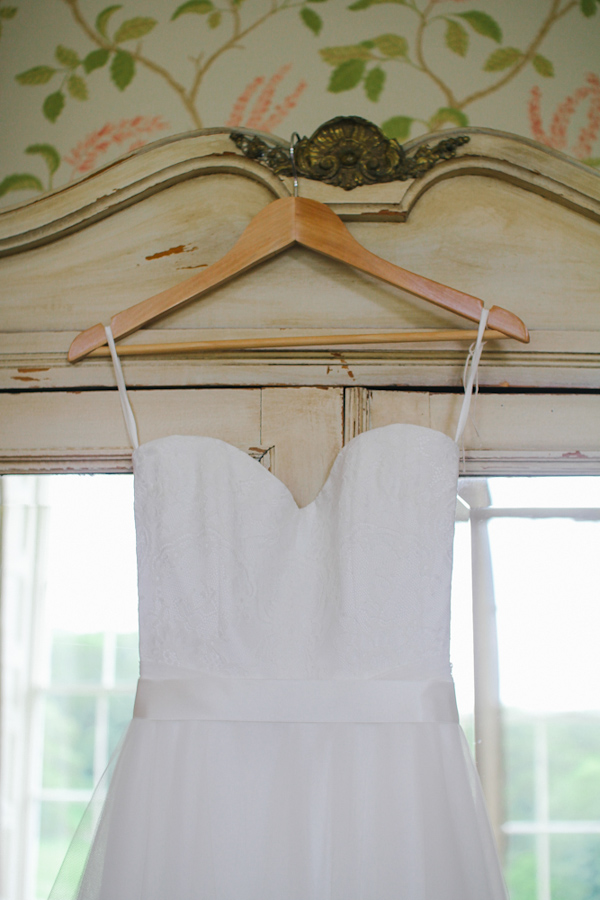 wedding dress by Karen Willis Holmes, photo by Sansom Photography | via junebugweddings.com