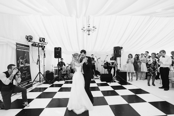 first dance | via junebugweddings.com