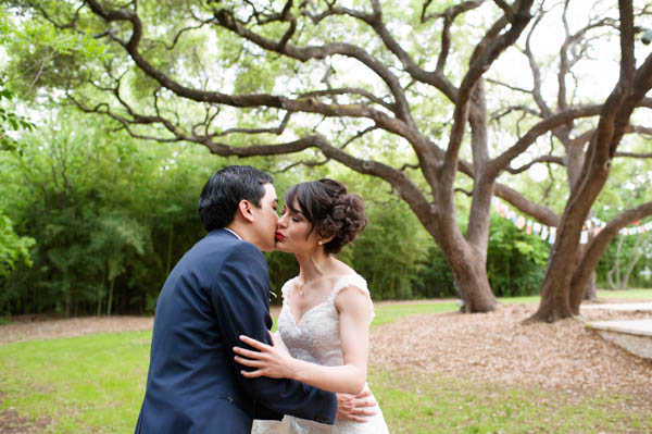 couple's first look kiss