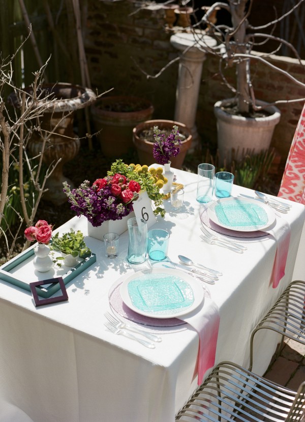teal and pink table scape style trend