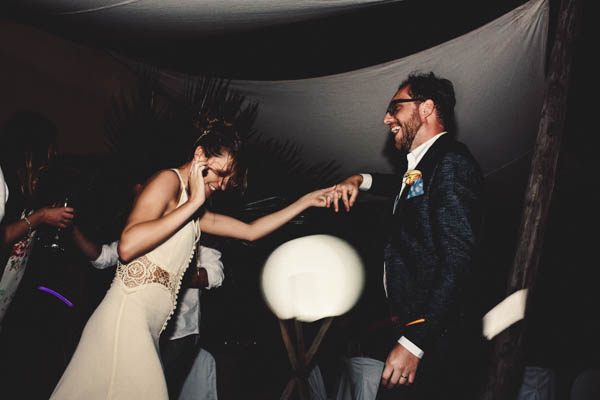 couple dancing at the reception