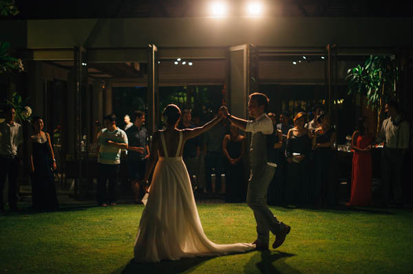 couple dancing at the reception
