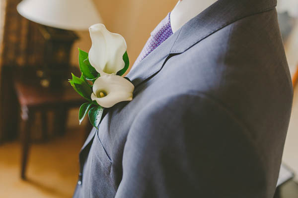groom's ivory boutonniere